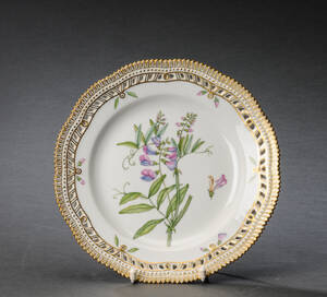 Royal Copenhagen, Flora Danica middagstallerken nr. 203553 