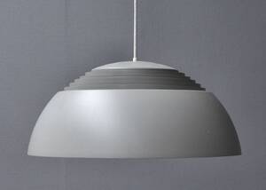 Arne Jacobsen. AJ-Pendel, grålakeret