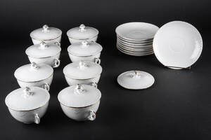 Royal Copenhagen. Bouillonkopper af porcelæn med guldkant 18
