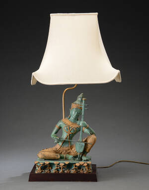 Bordlampe af patineret bronze med thailandsk musikant