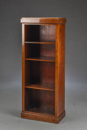 Bogreol af  mahogni front med hylder.