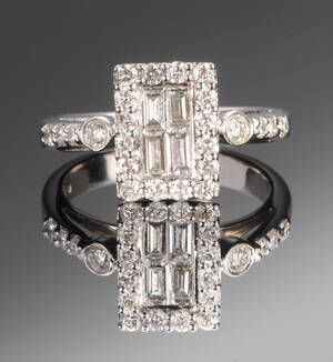 Ring af hvidguld med diamanter ca 0.95 ct.