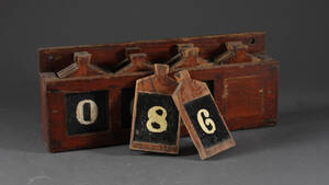 Kursviser i teak træ fra omkring år 1900