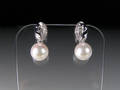 Akoya-Perlohrstecker mit Diamanten  2 