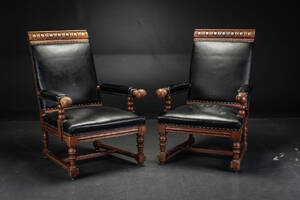 To armstole betrukket med læder ca 1870 2