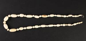 Halskæde i forløb, elfenbensperler