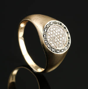 Herrering af 14 kt med brillanter.