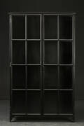 Vitrineskab i sortbemalet metal. Rustikt look. Industrielt design