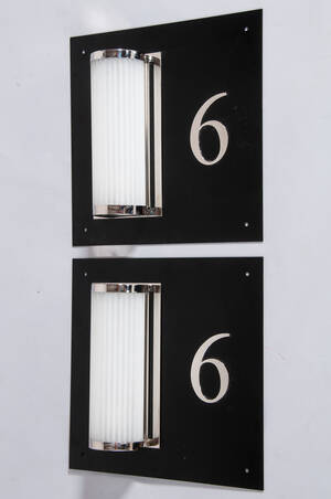 Hausnummernschild mit integrierter Leuchte Nr. 6 2