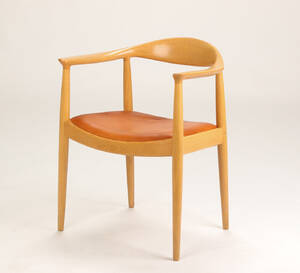 Hans J. Wegner. Armstol the chair  den runde stol  Denne vare er sat til omsalg under nyt varenummer 4056649