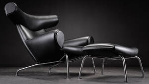 Hans J. Wegner. Ox-Chair lænestol med tilhørende skammel, model EJ 100 2 