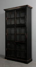 VitrineskabSkab, sort antikbemalet træ.