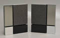 Bang  Olufsen. Et par BeoLab 4500 højttalere med vægbeslag og kabler