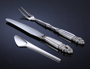 Georg Jensen. Konge og Caravel bestik- og serveringsdele af sterlingsølv 3