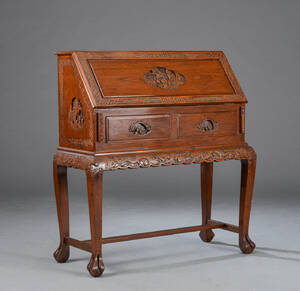 Sekretær af hardwood med udskæringer