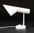 Arne Jacobsen. AJ væglampe af hvidlakeret metal