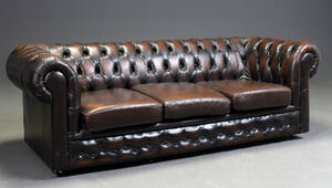 Tre-personers chesterfield sofa, brunt læder  Denne vare er sat til omsalg under nyt varenummer 4246884
