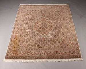 Orientalsk tæppe. 200 x 155 cm.