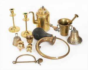 Parti mässingsföremål