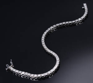 Brillant tennisarmbånd af 9 kt. hvidguld, prydet med 54 brillantslebne diamanter, i alt ca. 2.00 ct Denne vare er sat til omsalg under nyt varenummer 4251003