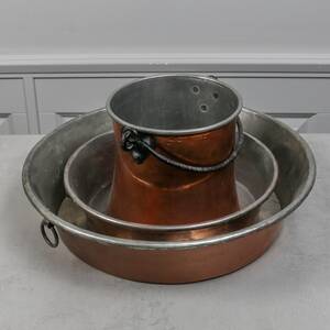 KOPPARFÖREMÅL, 3 st Största formens Ø 37,5 cm.