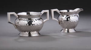 Dansk sølvsmed. Nubret sukkerskål og flødekande af sølv, anno 1901 2