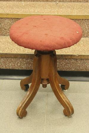 Pianopall, höj- och sänkbar