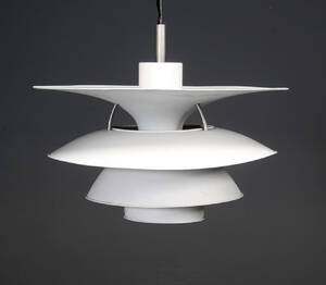 Poul Henningsen. Charlottenborg pendel  Denne vare er sat til omsalg under nyt varenummer 4841067