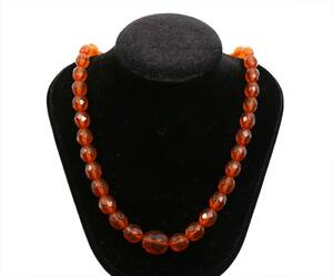 Halsband med bärnstenar