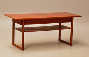 Dansk møbelproducent. Sofabord med gennemgående skuffe