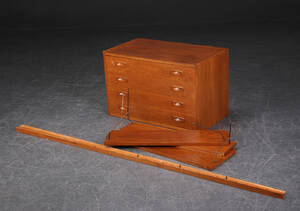 Væghængt reolsystem af teak, dansk møbelproducent 6