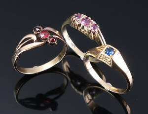 Tre ringe af guld med stene. 3