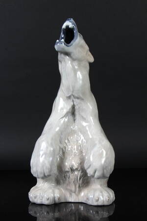Royal Copenhagen Isbjørn af porcelæn. Nr. 502