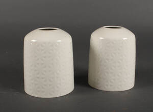 Royal Copenhagen. Par pendler af porcelæn  2