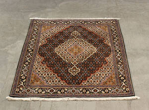 Persisk tæppe. 156 x 107 cm