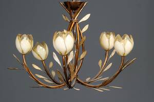 Possoni Italien. Lysekrone med tulipanformede farvede glas, 1900-tallet
