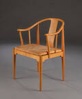 Hans J. Wegner. Armstol Kinastolen, model FH 4283, med stel af kirsebær