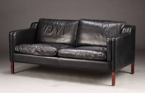 Stouby. Tre-pers. sofa, sort læder