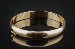 Armbånd af guld 