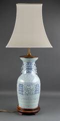 Kinesisk lampe, porcelæn med blå glassur. 1900-tallet