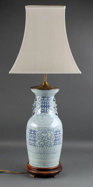 Kinesisk lampe, porcelæn med blå glassur. 1900-tallet