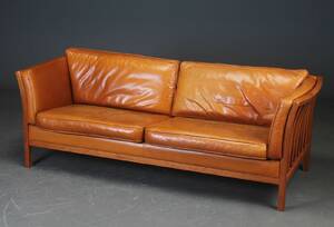 Stouby. Tre-personers sofa, cognacfarvet læder