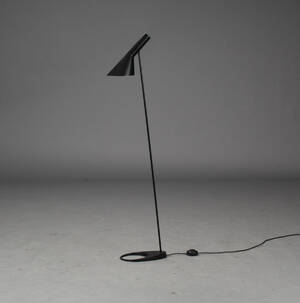 Arne Jacobsen. AJ standerlampe, model AJ gulv