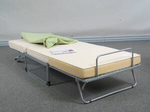 Bed in Milano. Gæsteseng  puf 