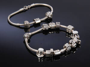Pandora. To armlænker med charms af sterlingsølv 16