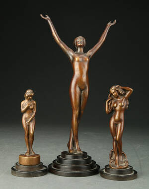 Tre bronzestatuetter, stående kvinder 3