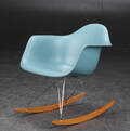 Charles  Ray Eames. Gyngestol model RAR 
