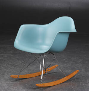 Charles  Ray Eames. Gyngestol model RAR 