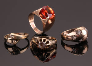 Fire ringe af guld, i alt 13,6 gr.