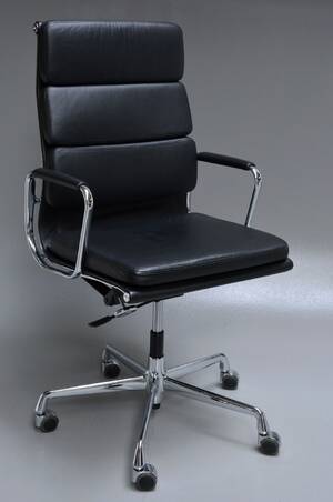 Charles Eames. Kontorstol med armlæn, EA 219 Full Leather  Denne vare er sat til omsalg under nyt varenummer 4866496